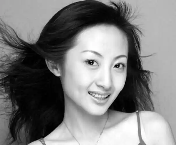 第一届超级女声5强,其中4位已经销声匿迹,仅她一人成为当红女星!_王媞