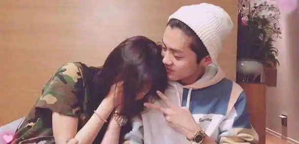 原创关晓彤晒与吴磊聊天记录头像却忘记打码放大一看心疼吴磊