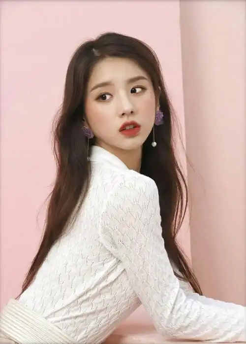 韩网热议:神颜又出圈,镜头下创造奇迹的五代女团成员美得像混血