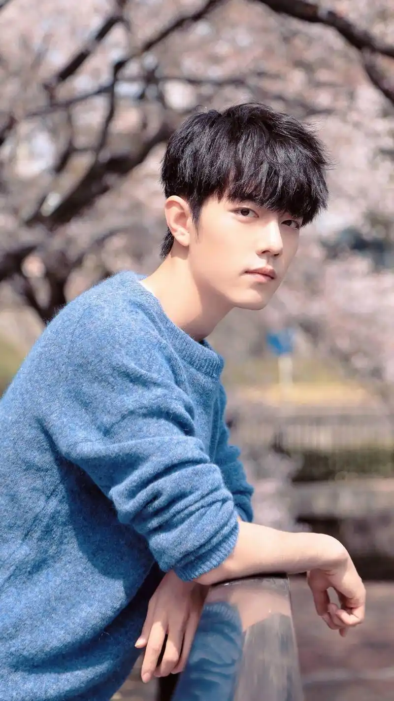 肖战养眼帅气手机壁纸图片