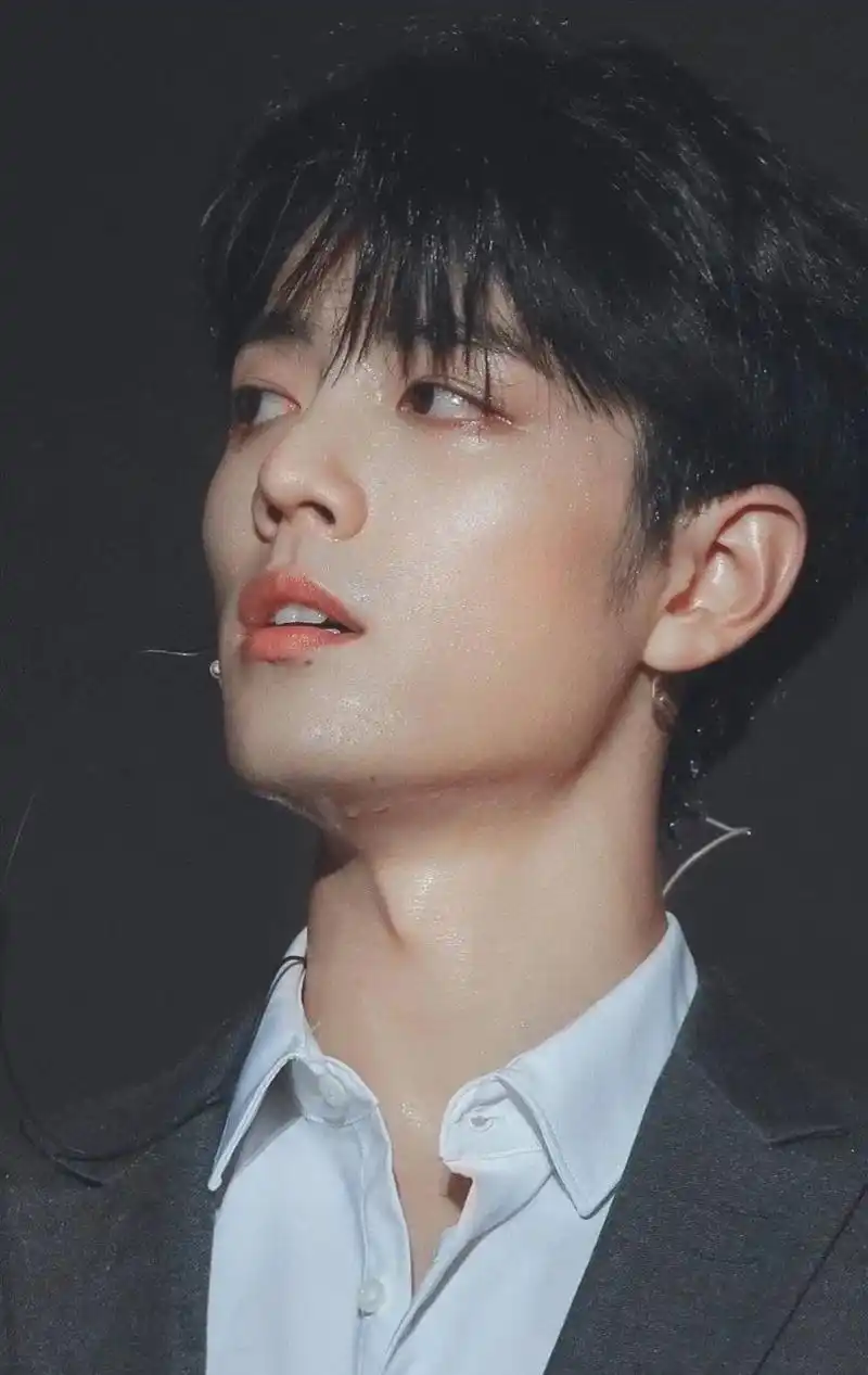 王一博喉结,肖战喉结,任嘉伦喉结,爱豆喉结谁最让你心动