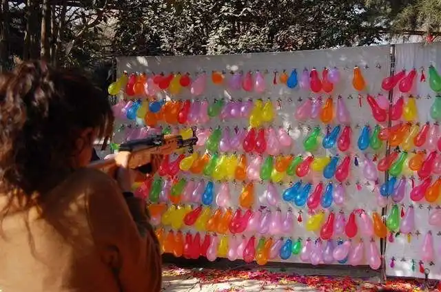 老太摆气球射击摊被判非法持有枪支罪