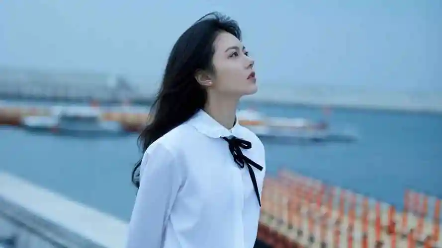 赵今麦学院风桌面壁纸