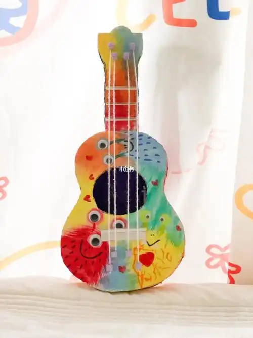 国庆假期儿子幼儿园手工作业乐器吉他