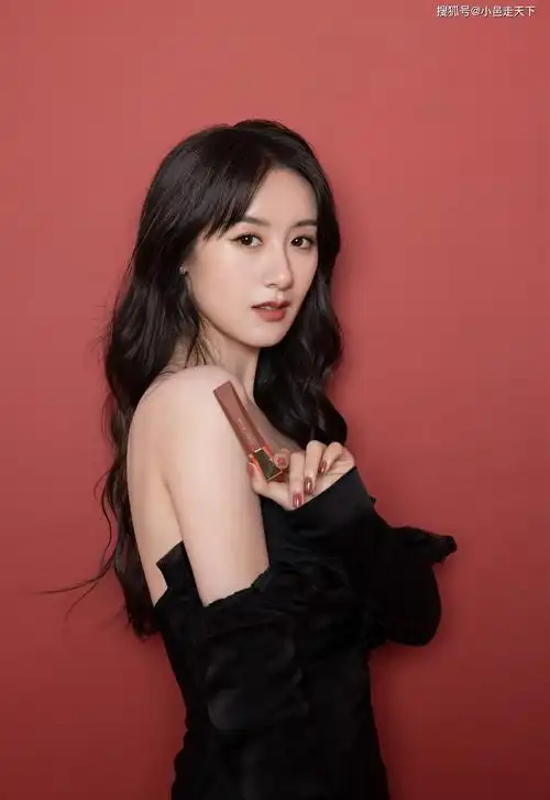 袁冰妍黑色连衣裙性感写真