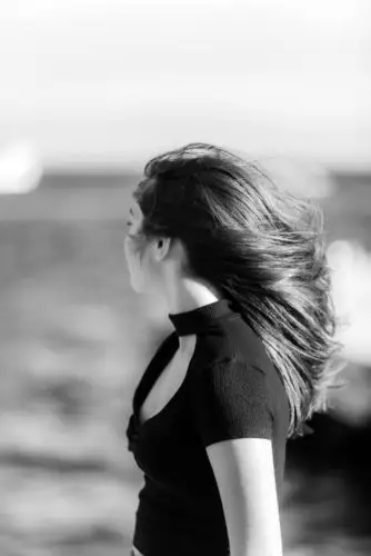 唯美女生 黑白 侧颜 美女 女生 黑白美女 写真 摄影 图片大全 高清
