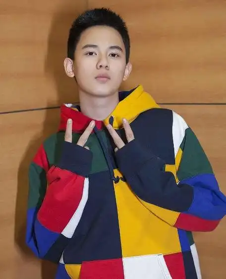 实力与颜值兼具的小鲜肉系列胡先煦有没有你的手机壁纸