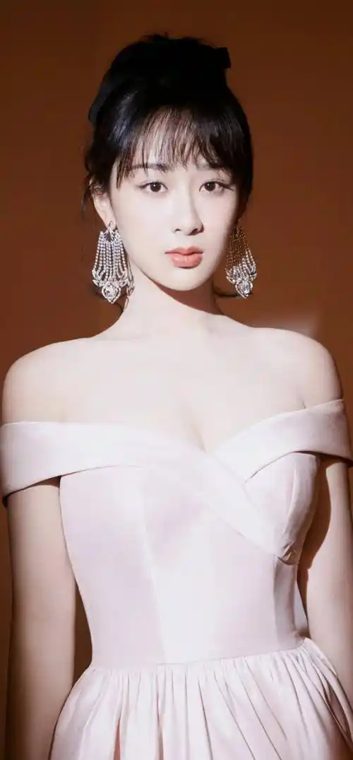 秀雅脱俗的杨紫,似仙界飘落凡尘的芙蓉,超高清美图一张靓过一张_肌肤