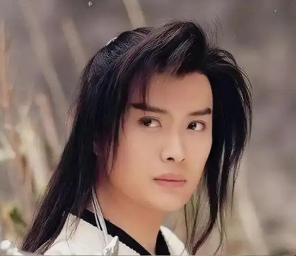 脸大也好看的3位男神,这才是真正的面若银盘,丰神俊朗