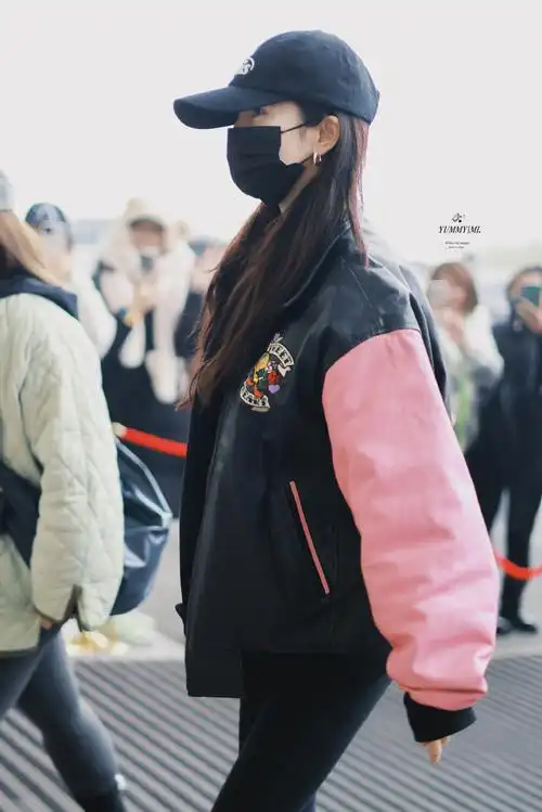 杨幂私服##杨幂粉黑棒球服##今日星拍放送