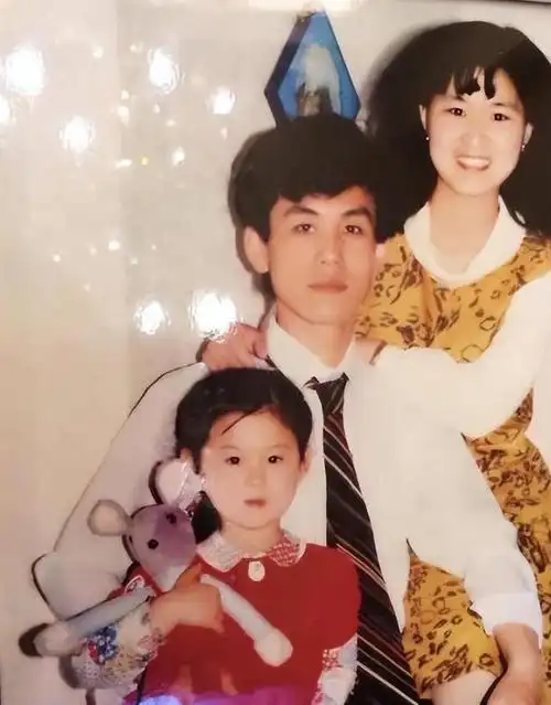 李小萌的父母非常重视她的教育,使得在有些学生刚刚开始系统学习英语