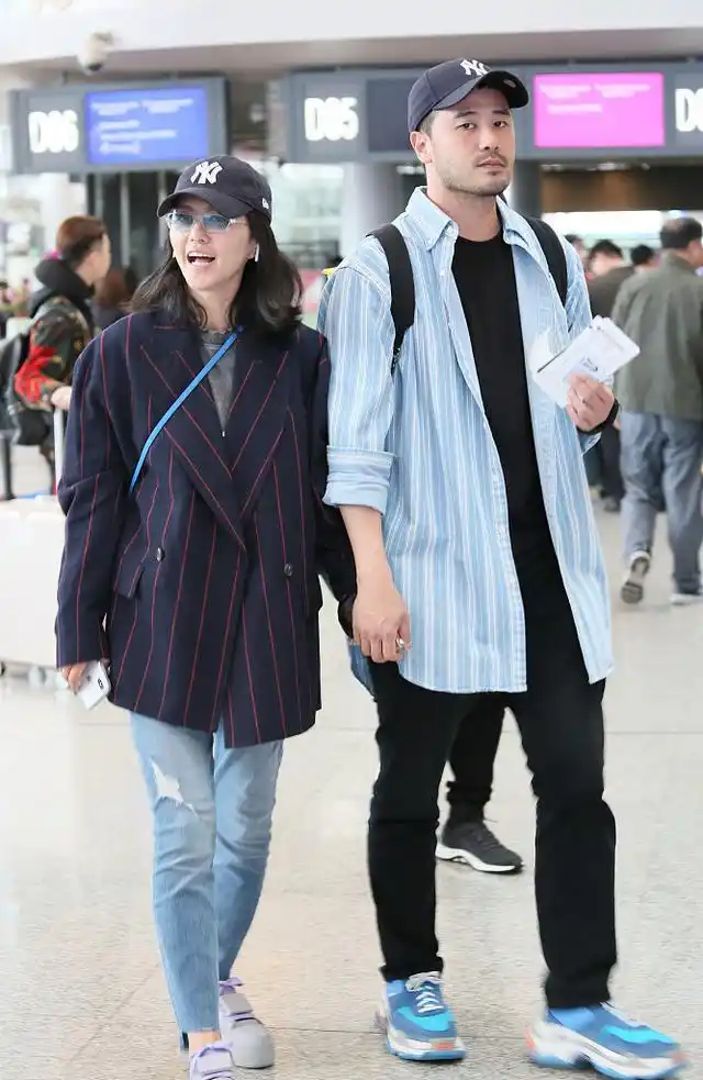 裙子虽贵,但穿在谭维维身上怎么像卖家秀?网友:就只有身高优势