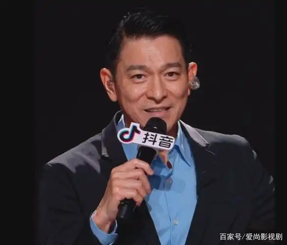 刘德华抖音直播首秀,畅谈出道40周年,两个半小时播放总人次破亿