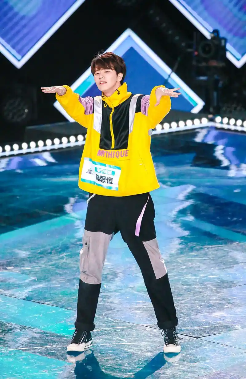 《创造营2019》陆思恒舞蹈主持两不误 实力晋级"a班"