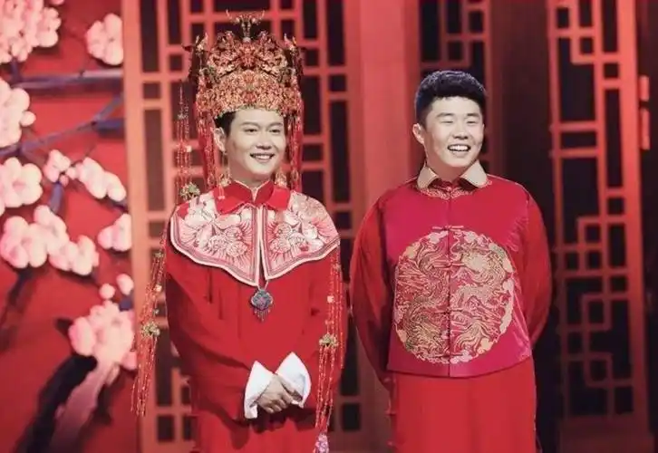 孟鹤堂笑着点开了微博,把怀里周九良的照片拍了下来,并附文:我爱的猫