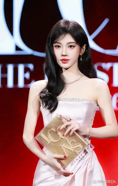 鞠婧祎的长相怎么越来越让人迷惑了?