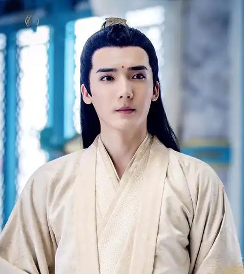 云扬;2018年,出演古装仙侠剧《陈情令》以及古装武侠电视剧《听雪楼》