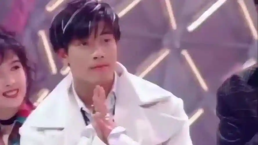 郭富城这个摇头也就看了几百遍吧,也太迷人了!