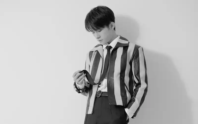 易烊千玺雅致帅气写真图片壁纸