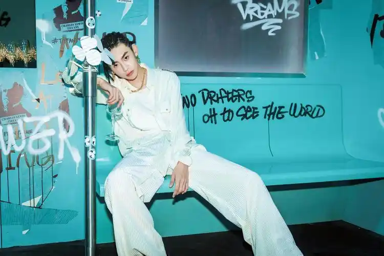 王琳凯小鬼手机壁纸