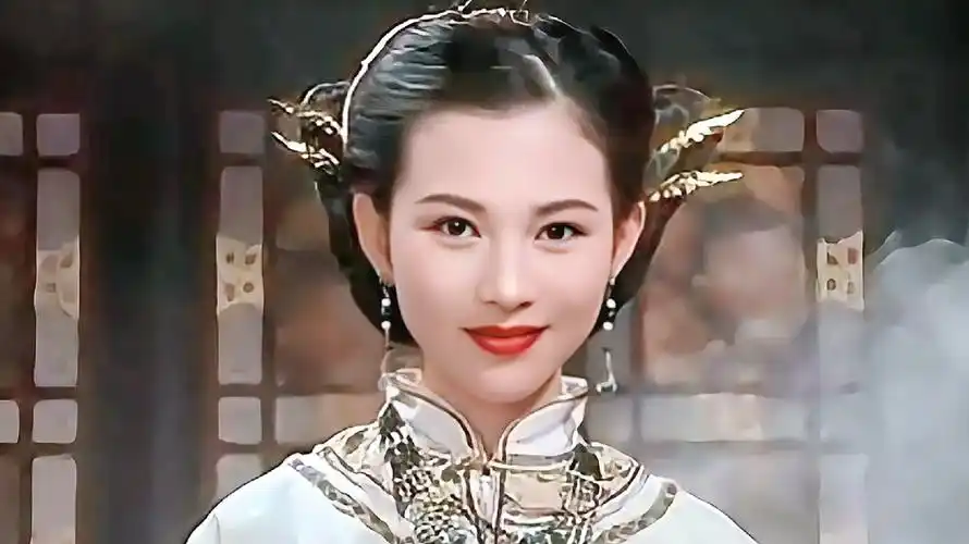 蔡少芬19-50岁变化,美貌与智慧并存,难怪张晋痴迷!