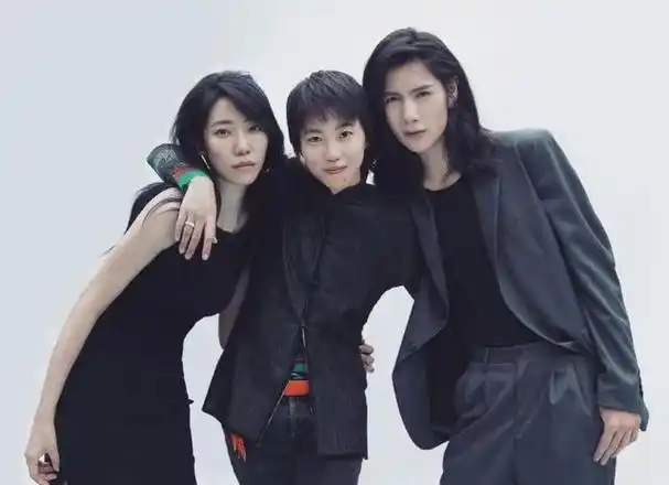 网曝窦靖童与女导演李孟桥结婚,李孟桥回应称是谣言