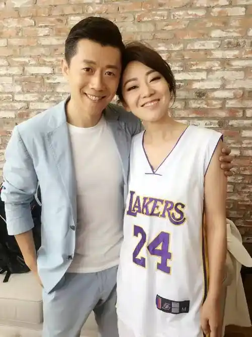 闫妮也曾花费几年工夫尝试拍摄了《三枪拍案惊奇》《画壁》《大魔术师