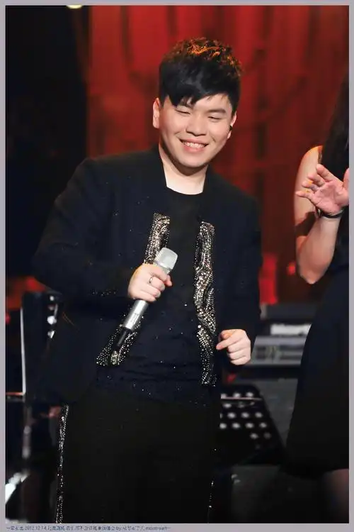 p>常石磊,1981年7月21日出生于广东省广州市,中国内地男歌手,音乐