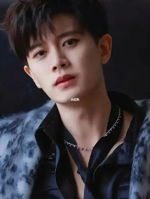 任嘉伦的豹纹图片帅