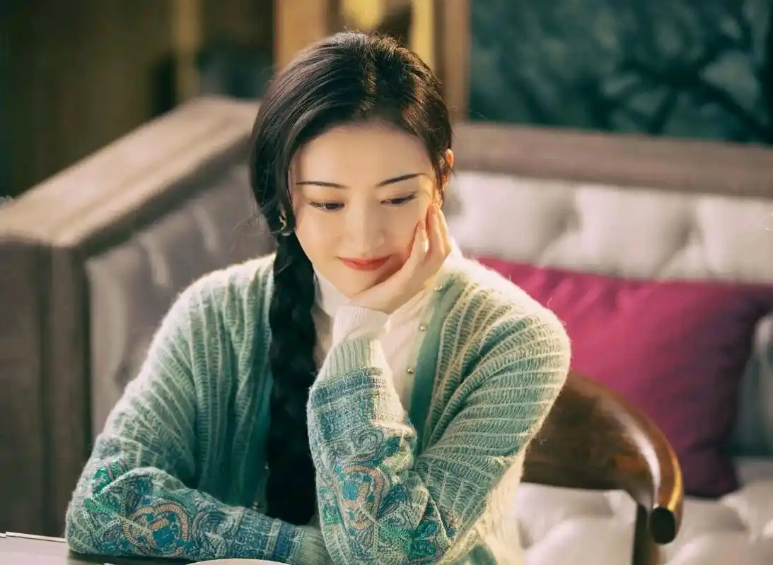 明星旗袍穿搭# #女神# #景甜# 景甜司藤旗袍造型把东方女性魅力展现