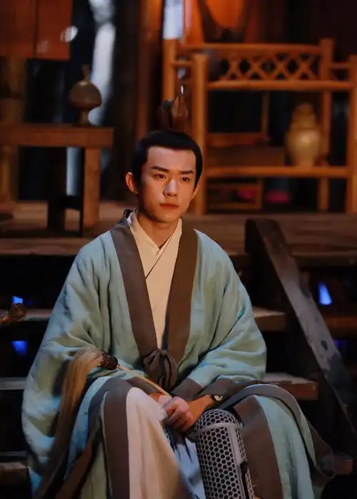 古装和现代装的李司丞太不一样|长安十二小时|易烊千玺|李佳音_新浪网