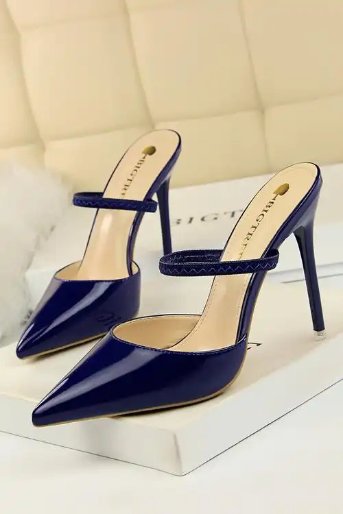 时尚简约细跟高跟女鞋漆皮尖头性感显瘦水钻金属扣装饰尖头一字带凉鞋