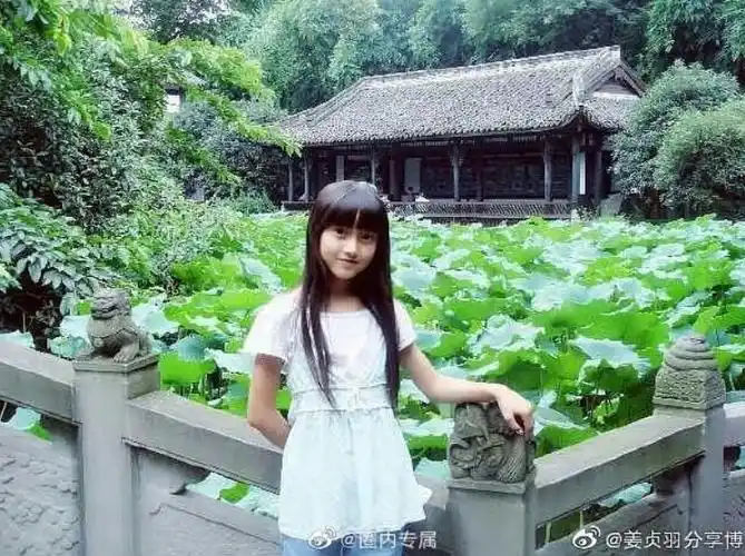 姜贞羽小时候可爱照片,她为什么改名之前叫什么?