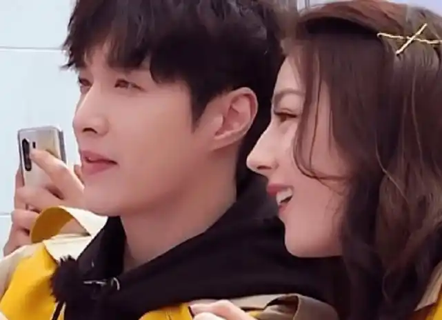 张艺兴退出《极限挑战》,谁注意了迪丽热巴的动态?