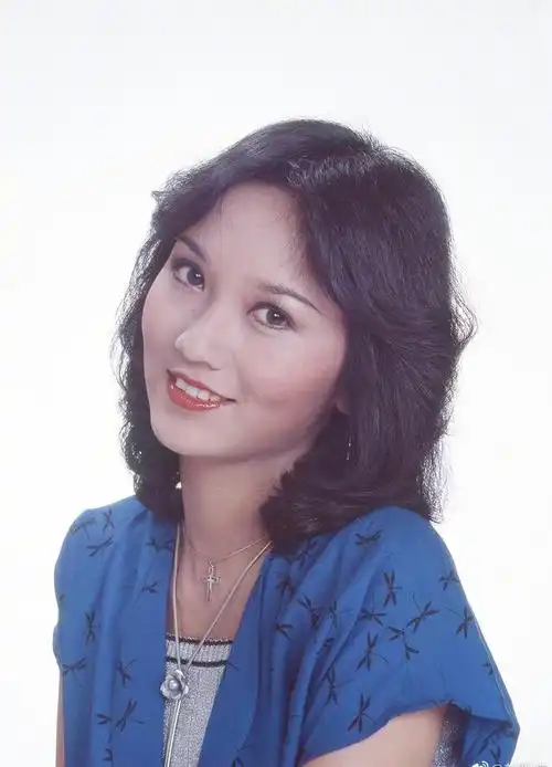 赵雅芝年轻时候照片而3月12日,赵雅芝在自己的社交平台发了一组年轻