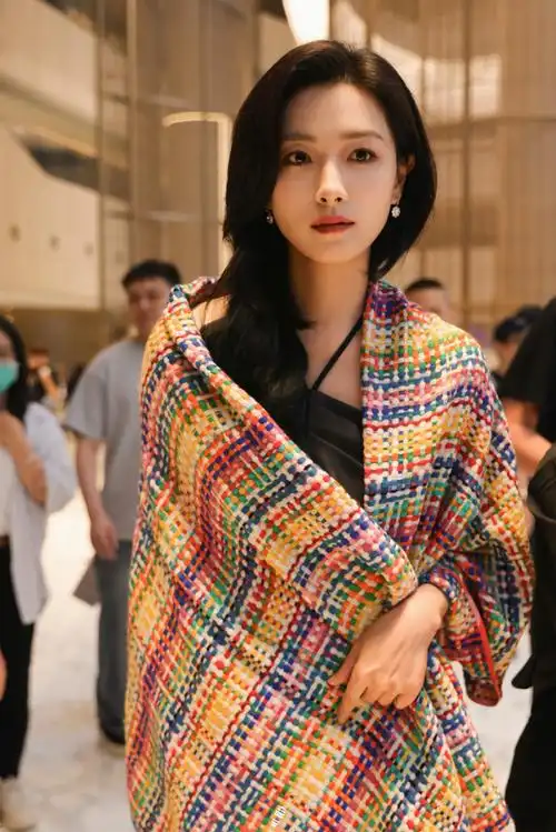 万茜超话999969♀15#万茜站姐拍的万茜#    姐说头发是真的