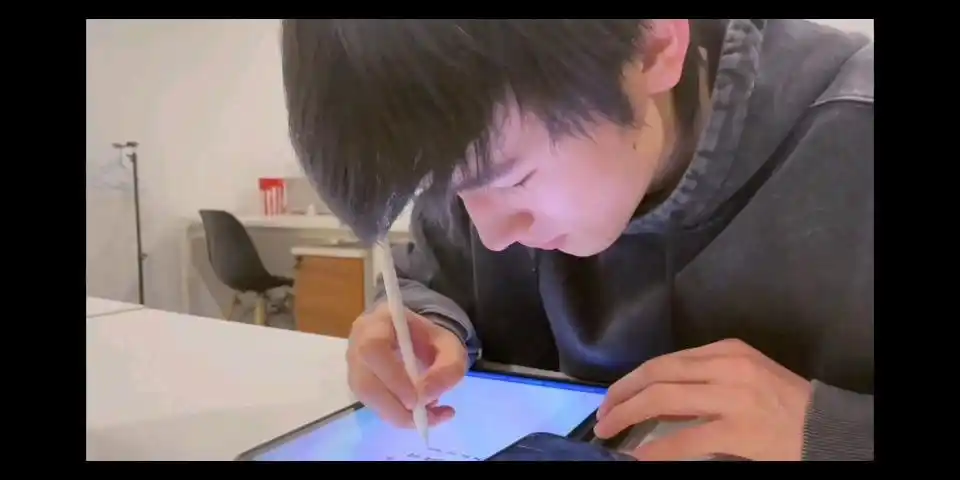 【宋亚轩】念念碎认真写字的轩轩