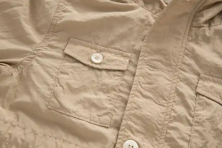 轻薄微皱风衣外套童装衣服服装白底静物拍摄