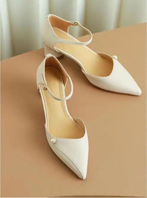 鞋子在精不在多,中年女性穿什么类型的鞋子比较有气质?