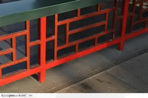 古代建筑-红色的木质护栏