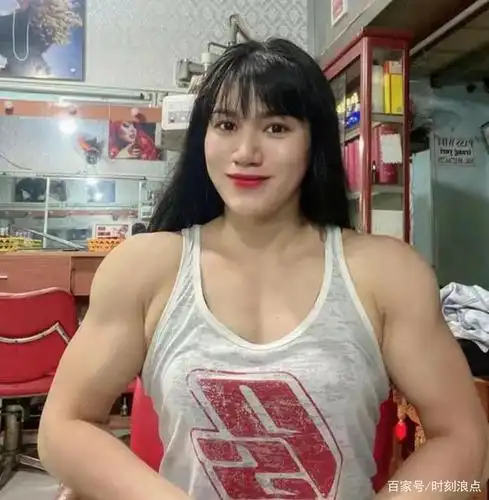越南21岁女孩练出一身肌肉,比男人还强壮,母亲担心她嫁不出去