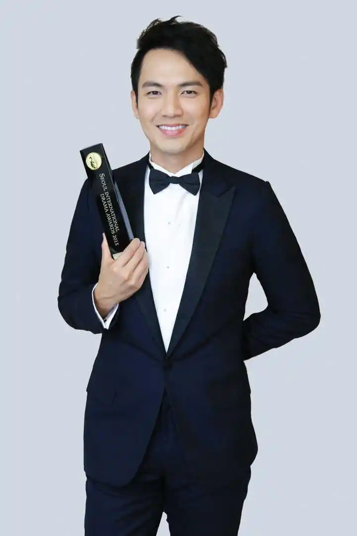 钟汉良真的是穿西装最好看的男艺人了,颜值气质与大长腿并存