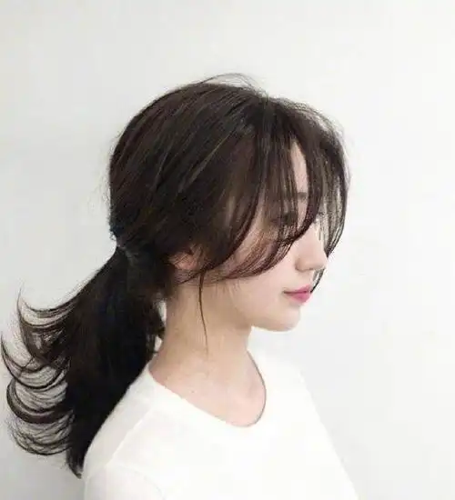 第三款:甜美中分马尾