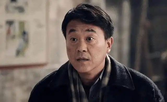 好演员好丈夫何冰,与女演员拍亲密戏显紧张,李沁开玩笑化解