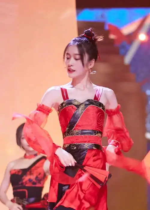 张雪迎侠女造型美艳舞台照图片24