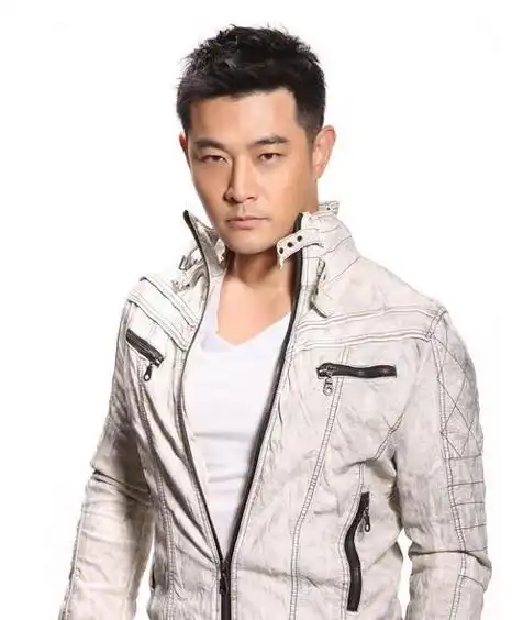 黄维德与女友逛家电疑密婚