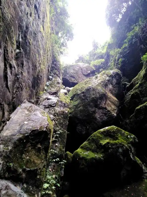 绝情谷(荷溪地缝)