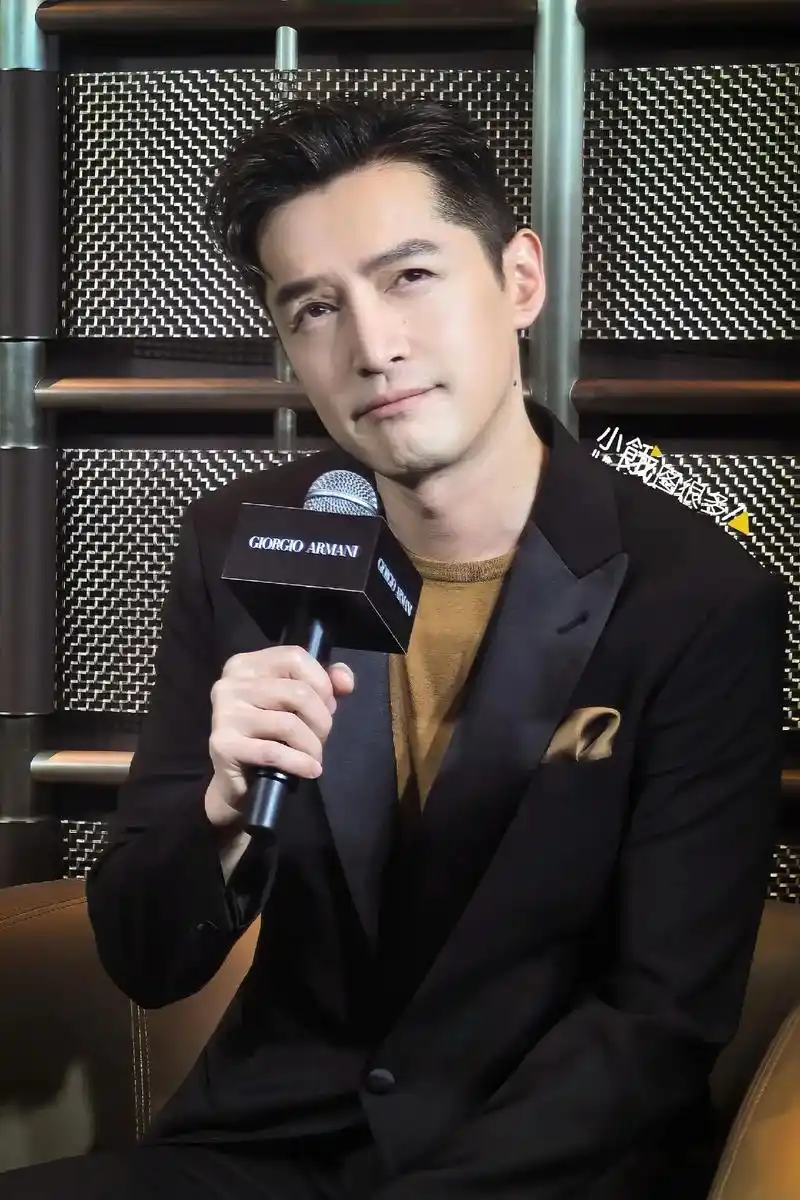 贴身胡歌 #阿玛尼全球代言人 #胡歌 #胡歌来了 #西装杀 - 兑趑