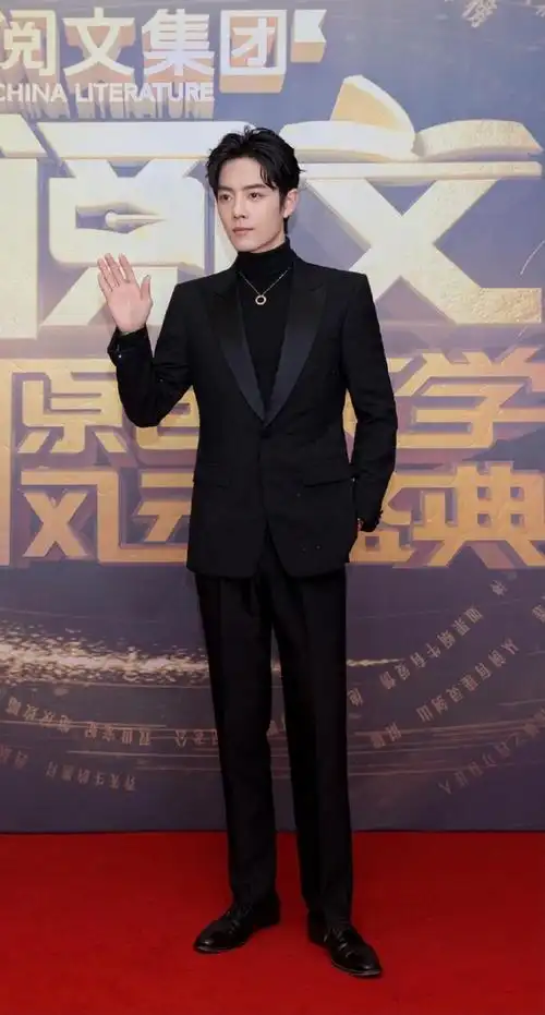 肖战#@肖战工作室我想看这样的肖战大长腿全身照 先谢谢你了#肖战我