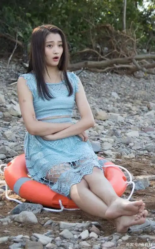 关晓彤写真现场近距离直拍这气质杠杠的